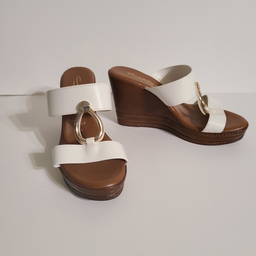Like New Contesa White Strappy Wedge Heel 7W